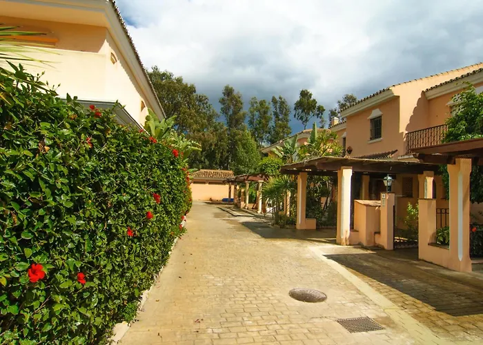 Venalmar First Line Townhouse, Garden, Sea Views Εστεπόνα