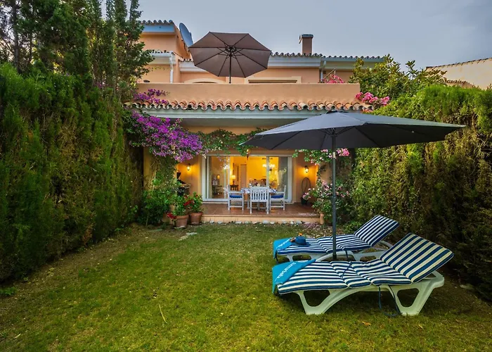 Venalmar First Line Townhouse, Garden, Sea Views Εστεπόνα