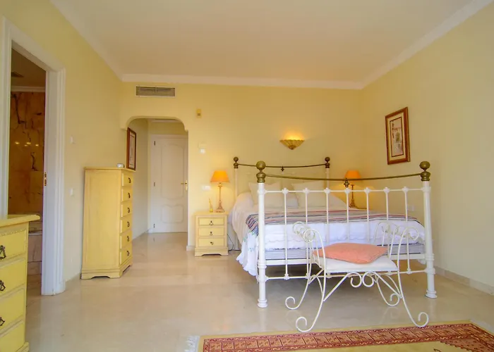 Σπίτι διακοπών Venalmar First Line Townhouse, Garden, Sea Views Εστεπόνα