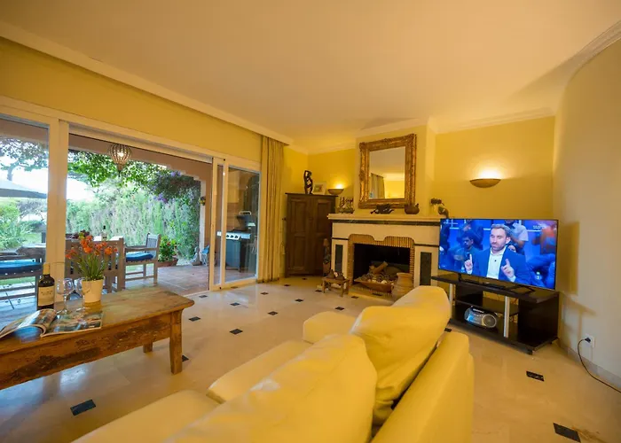 Venalmar First Line Townhouse, Garden, Sea Views * Εστεπόνα