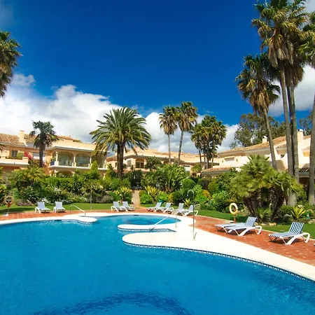 Сasa de vacaciones Venalmar First Line Townhouse, Garden, Sea Views Estepona