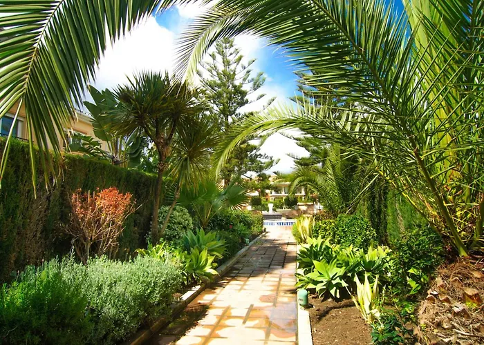 Будинок відпочинку Venalmar First Line Townhouse, Garden, Sea Views