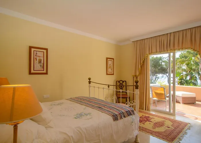 Venalmar First Line Townhouse, Garden, Sea Views Будинок відпочинку *