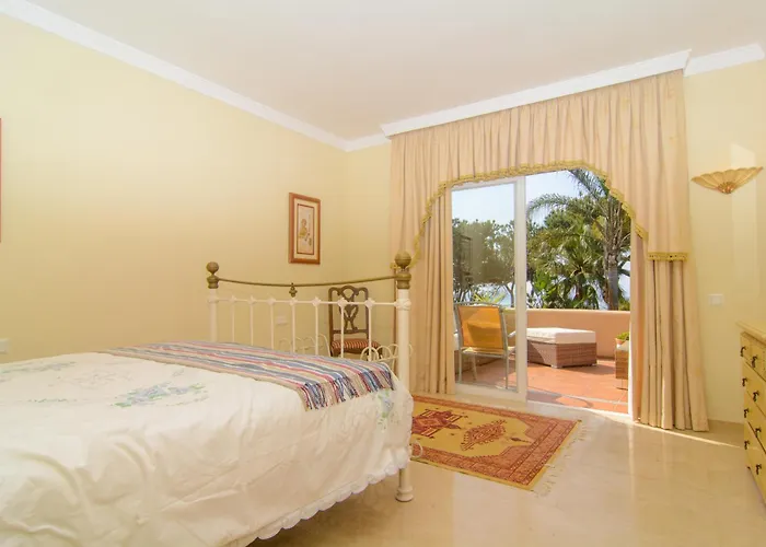 Venalmar First Line Townhouse, Garden, Sea Views Будинок відпочинку *