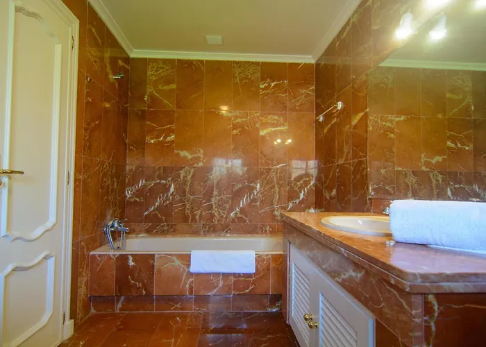 Venalmar First Line Townhouse, Garden, Sea Views Естепона