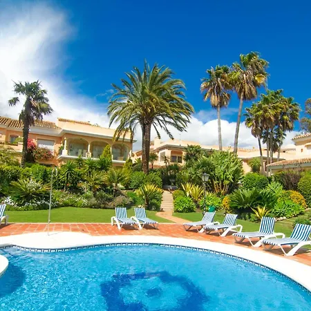 Venalmar First Line Townhouse, Garden, Sea Views Holiday home *
