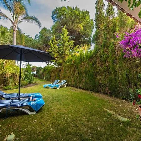 Venalmar First Line Townhouse, Garden, Sea Views Holiday home *