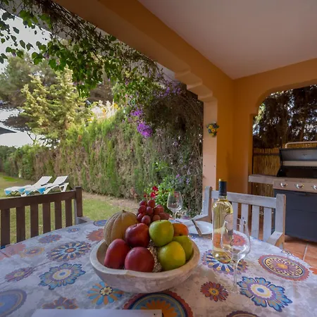 Dom wakacyjny Venalmar First Line Townhouse, Garden, Sea Views
