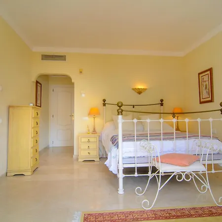 Holiday home Venalmar First Line Townhouse, Garden, Sea Views Estepona