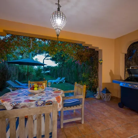 Venalmar First Line Townhouse, Garden, Sea Views *